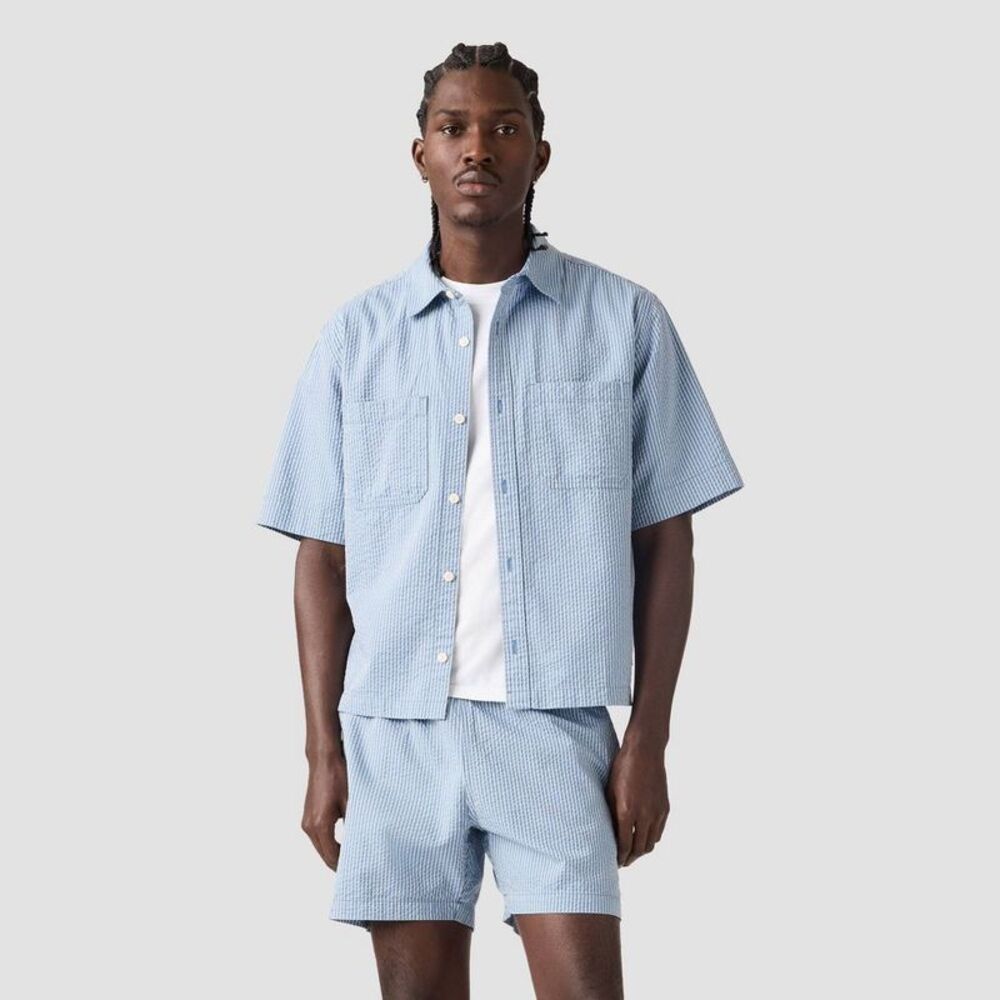 Levi's Men's Relaxed Fit Boxy Short Sleeve Button-Down Shirt - Light Blue L